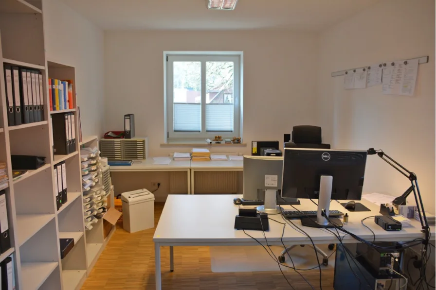 Büro EG