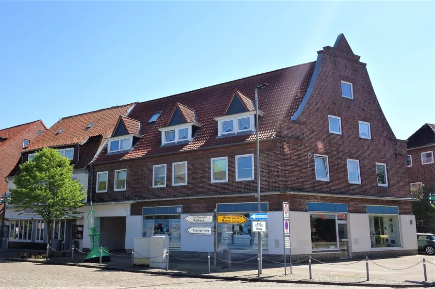 Titelbild - Laden/Einzelhandel mieten in Brunsbüttel - Neuer Preis, die Gelegenheit für Existenzgründer.500,00 Euro Miete für 126 m² Ladenfläche in bester Geschäftslage !