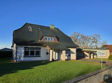 Aussenansicht - Haus kaufen in Sarzbüttel - Sehr gepflegtes Haus mit 200 m² Halle und PV Anlage