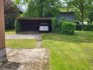 Garten mit Carport