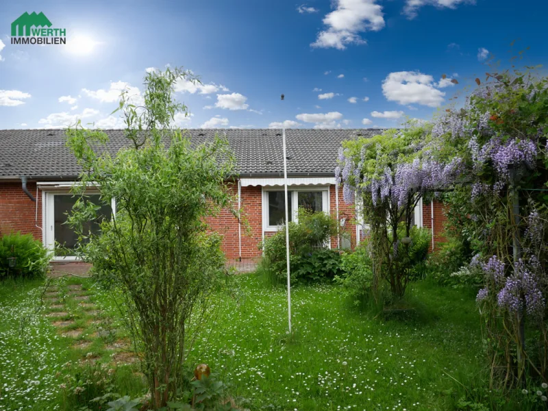Titelbild - Haus kaufen in Brunsbüttel - Ebenerdiges, großzügiges Wohnen (150 m² / 5 Zimmer) auf einem kleinen, schönen, uneinsehbarem Gartengrundstück