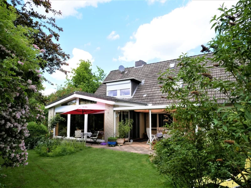 Titelbild - Haus kaufen in Brunsbüttel - Ein Traumhaus für die Familie!Großzüges EFH mit ELW auf schönen Gartengrundstück in zentraler aber ruhiger Lage