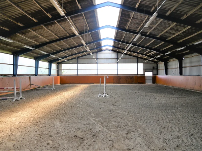 Titelbild - Haus kaufen in Nordhastedt - Vorbildliche Reitanlage zum Top-Preis !inklusive großzügigem Wohnhausbei Heide - Holstein