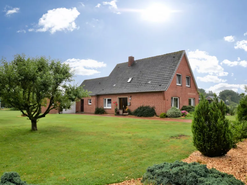 Titelbild - Haus kaufen in Helse - Großzügiges Einfamilienhausmit großem Garten und viel Platz für die Familie nähe Marne-Nordsee