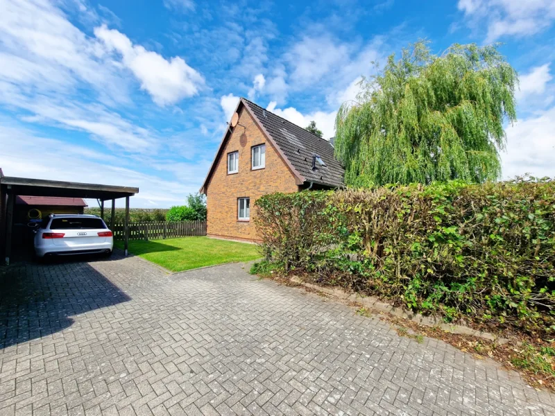 Auffahrt - Haus kaufen in Westerdeichstrich - Küstennähe: Wohnhaus vor Büsum / 760 m² Grundstück / ruhige Lage
