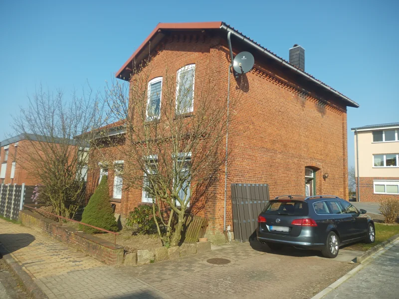 Außenansicht - Haus kaufen in Hohenwestedt - Zweifamilienhaus in zentraler Lage!