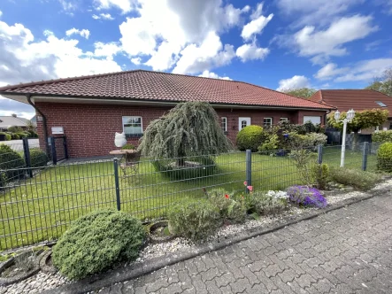 Hausblick-Ostseite - Haus kaufen in Harsefeld - Ein Winkelbungalow der vielen Möglichkeiten *** 360 Grad Rundgang ***Provisionsfrei für Käufer !!