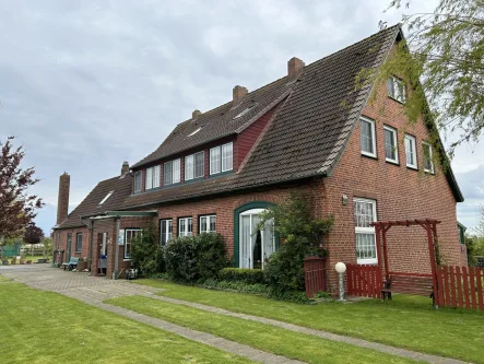 Haupthaus - Haus kaufen in Kronprinzenkoog - Anlageobjekt mit Ferienwohungen in Nordseenähe
