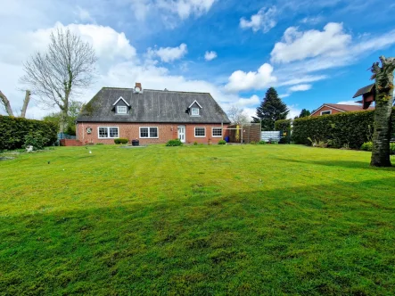 Garten - Haus kaufen in Stedesand - Wohnhaus mit großem Nebendgebäude auf einem 1.227 m² Grundstück