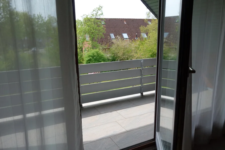 Blick zur Loggia und Garten