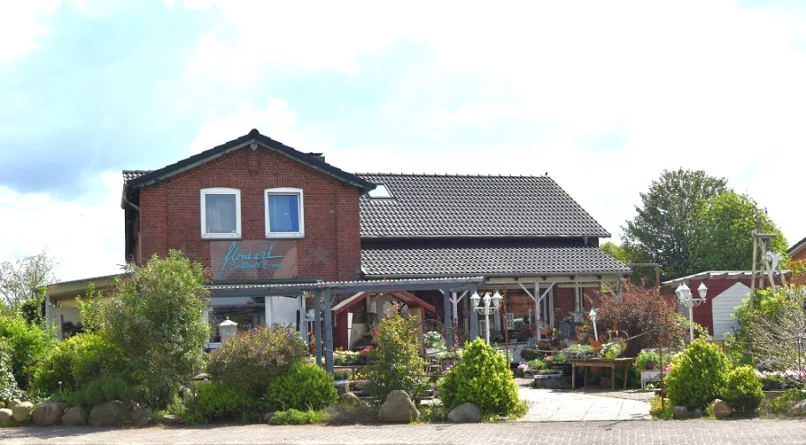 Vorne - Haus kaufen in Elsdorf-Westermühlen - Tolles Mehrgenerationen Haus (2 eigene Grundbücher)  in Elsdorf-Westermühlen, gute Lage.