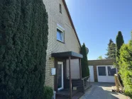 Seitenansicht mit Garage