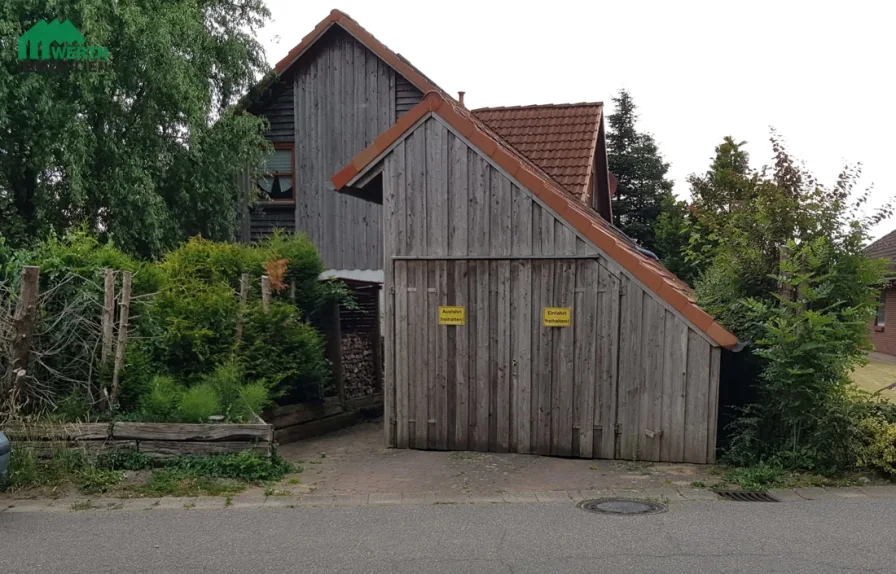 Garage und Straßenfront