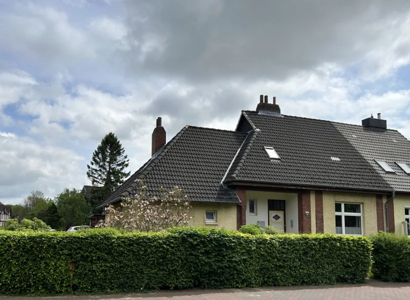 Vorderansicht - Haus kaufen in Brunsbüttel - Doppelhaushälfte in zentraler Lage