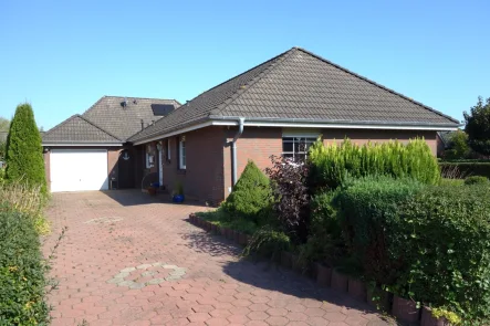 Auffahrt - Haus kaufen in Diekhusen-Fahrstedt - Neuer Preis !Barrierefreies Leben in einem gepflegten Bungalow in schöner Dorflage Nähe Marne-Nordsee