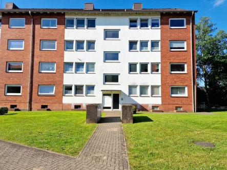 Wohnanlage - Wohnung kaufen in Heide - Renovierte 3 Zimmer Whg mit Balkon direkt in Heide