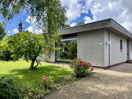 Frontansicht - Haus kaufen in Wesselburen - Ebenerdiges Wohnen im Herzen der Hebbelstadt