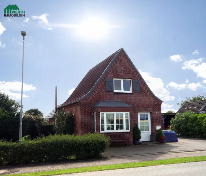 Außenansicht - Haus kaufen in Friedrichskoog - Charmantes Einfamilienhaus mit Anbauim Nordseebad Friedrichskoog