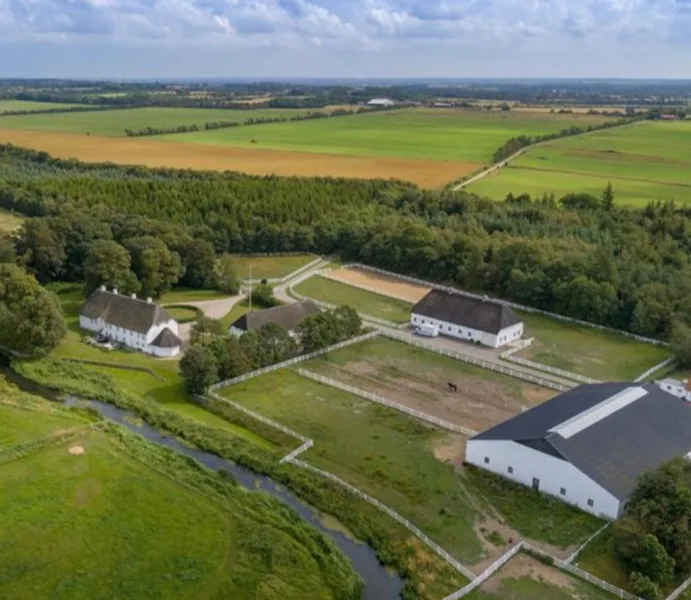 Anlage von oben - Haus kaufen in Harrislee - Traumimmobilie in absoluter Alleinlage direkt am Wasser-Reitanlage mit extra EFH unweit v. Flensburg