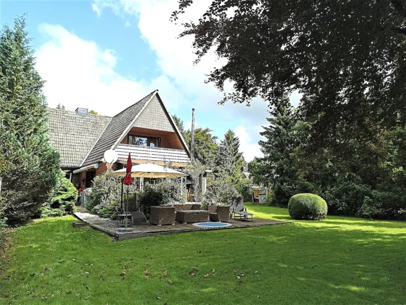 Anblick vom Garten - Haus kaufen in Elpersbüttel - Parkgrundstück--Südlage--großer 60er Jahre Rotklinker--Garage und Gartenhaus