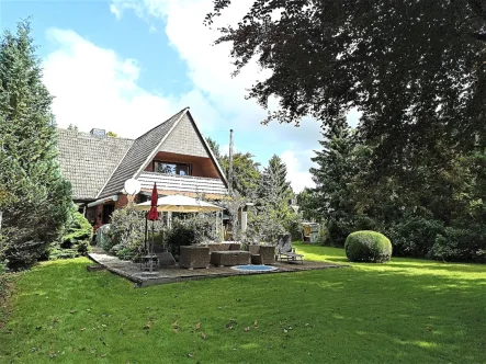 Anblick vom Garten - Haus kaufen in Elpersbüttel - !!!NEUER PREIS!!! Parkgrundstück--Südlage--großer 60er Jahre Rotklinker--Garage und Gartenhaus