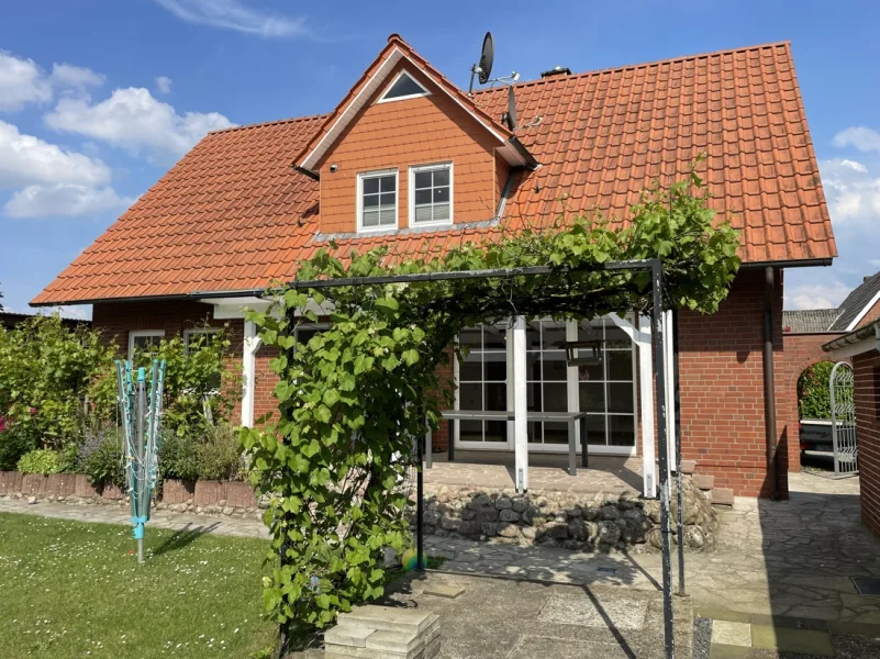 Zwei.F. - Gartenblick rechts - Haus kaufen in Bargstedt - 2 + 3 Familien Haus in schöner Lage von Harsefeld/BargstedtProvisionsfrei für Käufer !***360 Grad Rundgang***