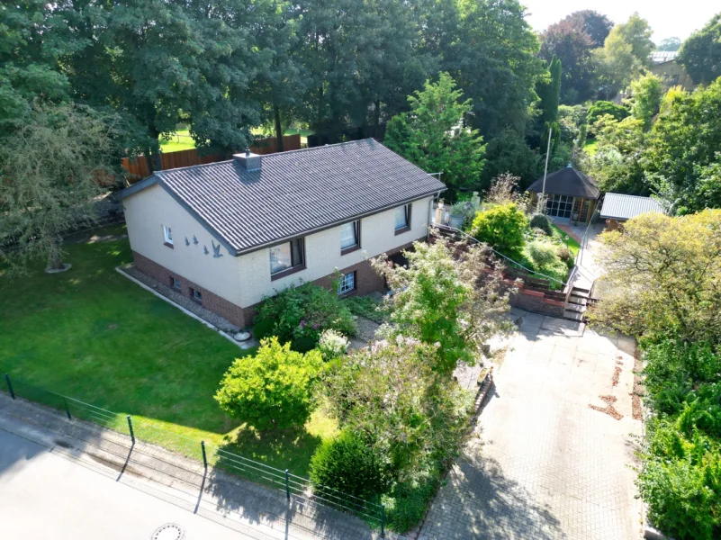 Drohne - Haus kaufen in Dellstedt - Einfamilienhaus mit Kellergeschoss auf einem 1130 m² großem Grundstück