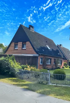 Titelbild - Haus kaufen in Tetenhusen - Charmantes Einfamilienhaus - 110 m², vier Zimmer, zwei Bäder, die Grundlage zum Wohntraum!