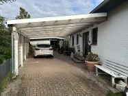 Eingang und Carport