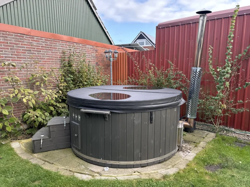 Garten mit Whirlpool