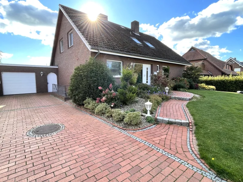 Hausblick mit Garage und Stellplätzen - Haus kaufen in Ahlerstedt / Wangersen - Familienparadies mit großem uneinsehbaren Garten!Provisionsfrei für Käufer !***360 Grad Rundgang***