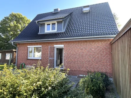 Hausansicht vom Garten - Haus kaufen in Ahlerstedt / Kakerbeck - Charmantes Einfamilienhaus in Ahlerstedt/Kakerbeck inkl. zus. Baugrundstück