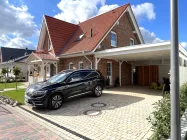 Auffahrt und Carport