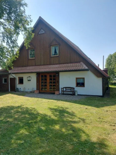 Titelbild - Haus kaufen in Neuendorf-Sachsenbande / Sachsenbande - Vielseitiger Resthof auf 4,7 ha LandflächeEin Naturparadies für Mensch und Tier