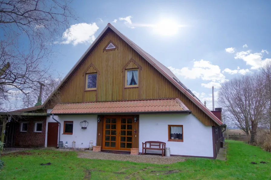 Titelbild - Haus kaufen in Neuendorf-Sachsenbande / Sachsenbande - Vielseitiger Resthof auf 4,7 ha LandflächeEin Naturparadies für Mensch und Tier