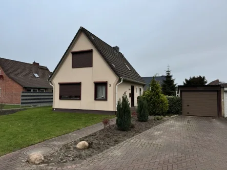 Auffahrt mit Garage - Haus kaufen in Brunsbüttel - kleines Häuschen mit Potenzial!