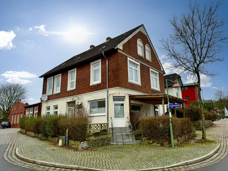 Aussenansicht vorne - Haus kaufen in Albersdorf - Sanierungsbedürftiges Mehrparteinhaus im Zentrum von Albersdorf!!!