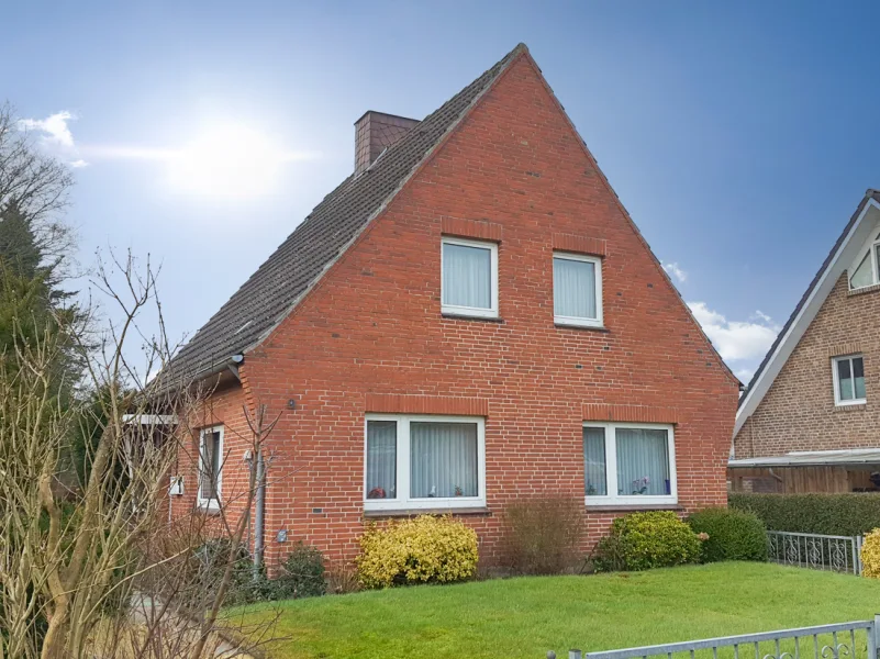 Aussenansicht - Haus kaufen in Hemmingstedt - Schönes Siedlungshaus auf großem Grundstück