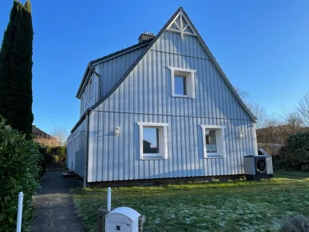 Außenansicht - Haus kaufen in Bad Segeberg - Top modernisiertes Einfamilienhaus auf über 1000 qm Grundstück / Provisionsfrei für Käufer *** 360 Grad Rundgang ***