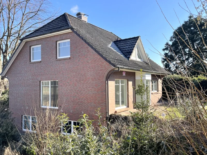 Außenansicht - Haus kaufen in Buxtehude / Neukloster - Einfamilienhaus in Neukloster bei Buxtehude – Ein ideales Zuhause für Familien und Pendler ***360 Grad Rundgang***