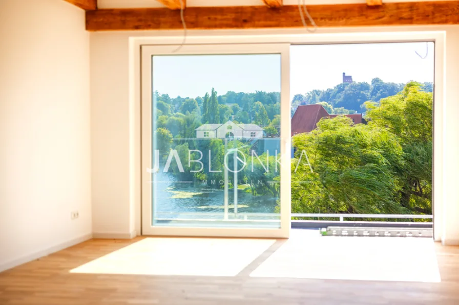 Balkon mit See- und Altstadtblick - Wohnung kaufen in Mölln - "Am Wassertor" - Hochwertiges 3-Zimmer-Penthouse mit Seeblick - Courtagefrei für Käufer