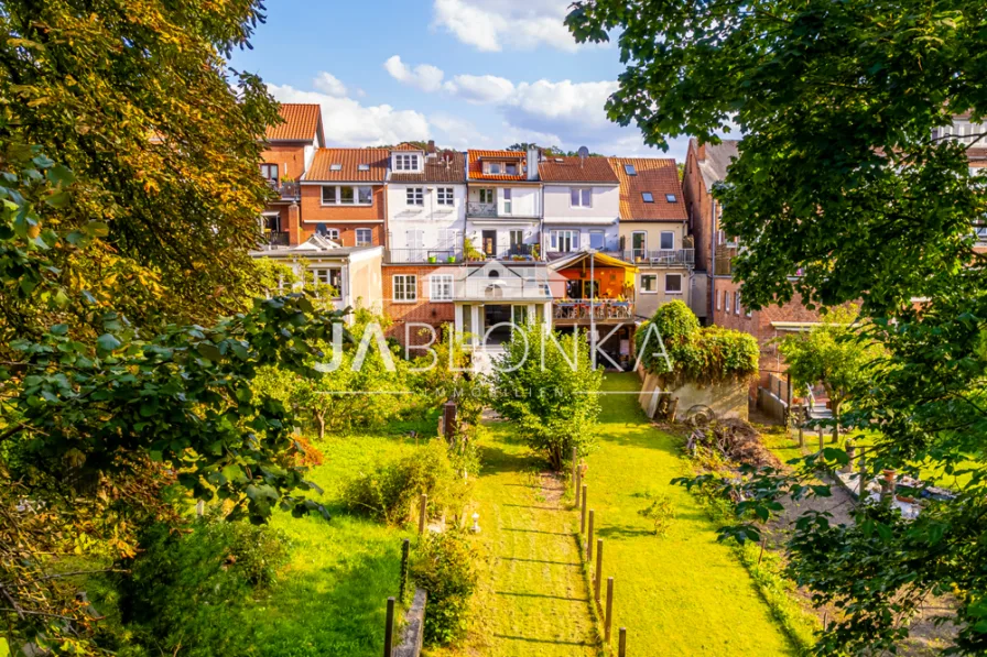 Gartenseite - Haus kaufen in Mölln - Exklusives Stadthaus mit Seegrundstück - Courtagefrei für Käufer