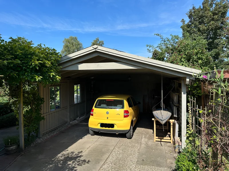 Doppelcarport mit Schuppen