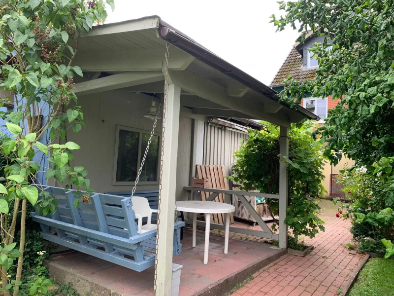 Terrasse überdacht Garten mit Schaukel