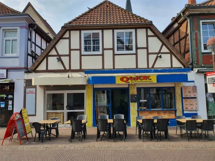 20220905_091259 - Zinshaus/Renditeobjekt kaufen in Nienburg - Schnellrestaurant mit vier Wohneinheiten im Zentrum von Nienburg zu verkaufen