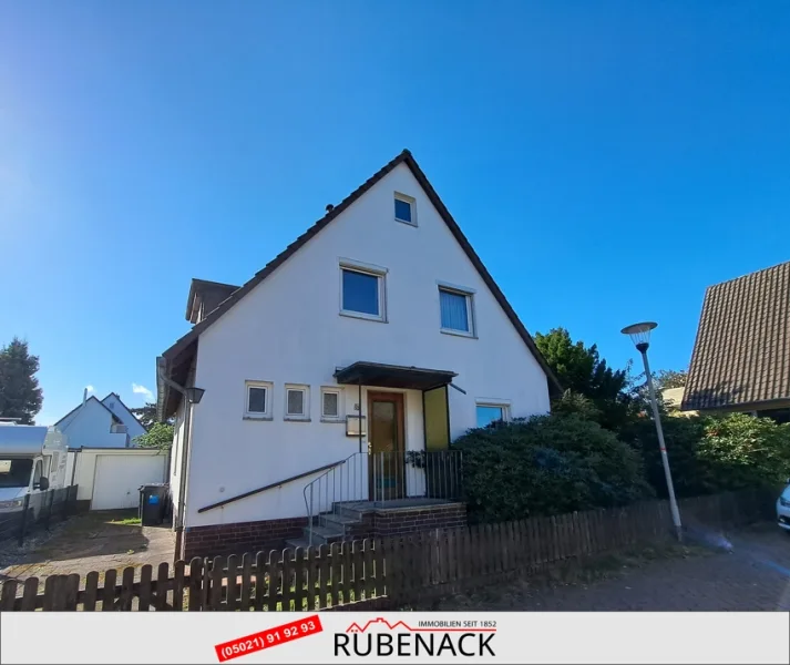  - Haus kaufen in Nienburg (Weser) - - Reserviert - Familienhaus mit Garage und Garten in ruhiger Stadtlage