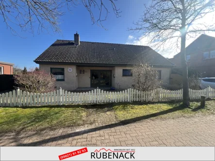  - Haus kaufen in Nienburg - Charmantes Ein- oder Zweifamilienhaus mit großzügigem Garten und Garage in Erichshagen