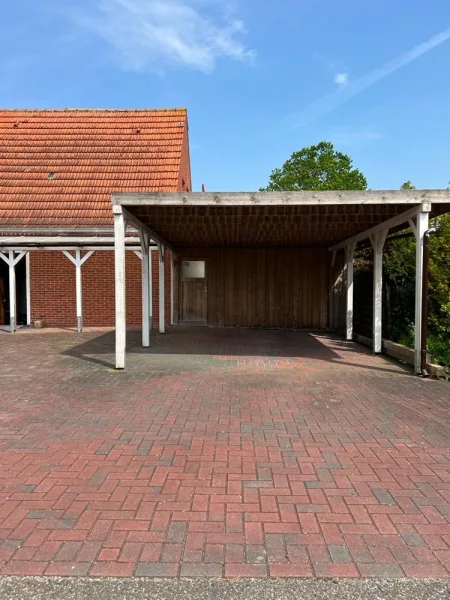 7829 Carport