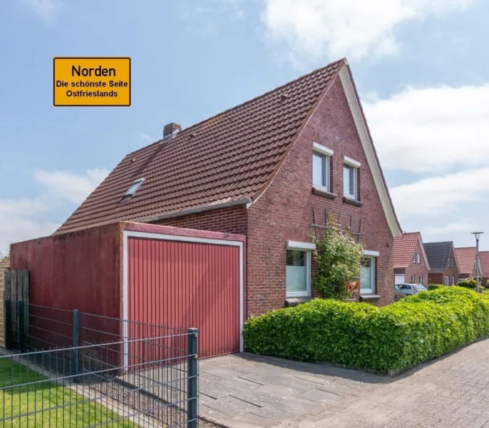7849 Titelbild mit Ortsschild - Haus kaufen in Norden - Ostfriesischer Wohnklassiker mit Garage in bester Lage zwischen Norden und Norddeich!