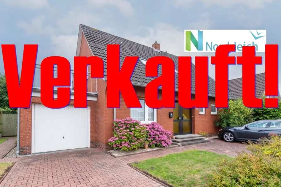 7860 Titelbild mit Ortsschild verkauft - Haus kaufen in Norden-Norddeich - Gepflegtes Wohnhaus mit zwei Einliegerwohnungen in Bestlage von Norddeich in Laufweite zur Nordsee!